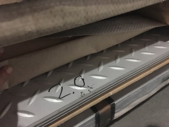 Лист нержавеющий рифленый 2мм 1х2м AISI304